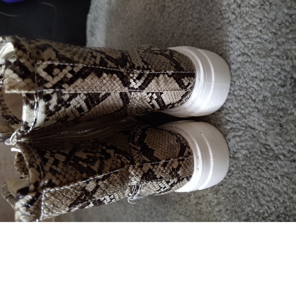 BAMBOO LIKE NEW SNAKE SKIN COMBAT BOOTS - SIZE 7 - Picture 4 of 6